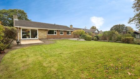 Castle Close, 3 bedroom Detached Bungalow for sale, £375,000