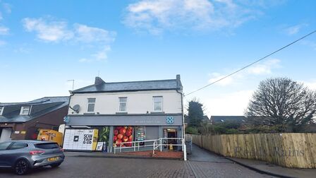 Front Street, 3 bedroom  Flat for sale, £30,000