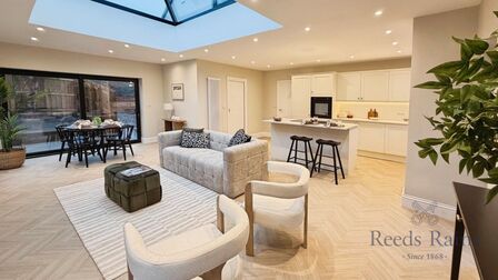 Blind Lane, 4 bedroom Detached Bungalow for sale, £475,000