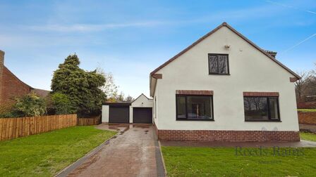Blind Lane, 4 bedroom Detached Bungalow for sale, £475,000