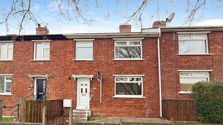3 bedroom Mid Terrace House to rent