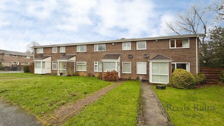 3 bedroom Mid Terrace House for sale