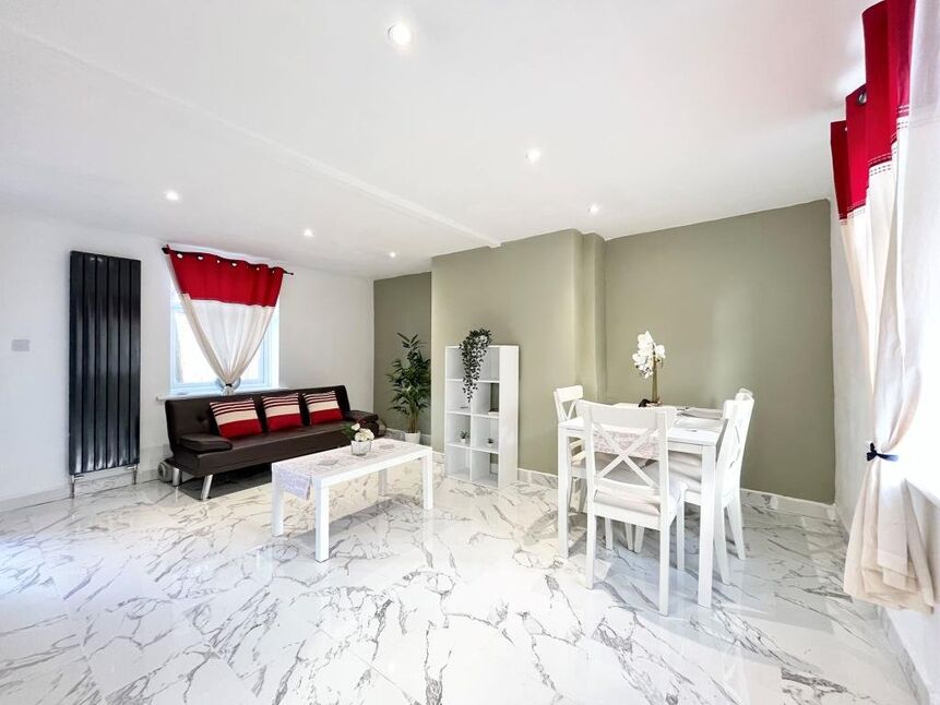 Lounge / Dining Room