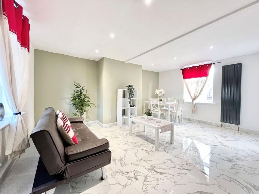 Lounge / Dining Room