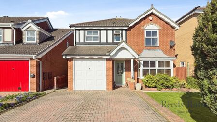 4 bedroom Detached House for sale