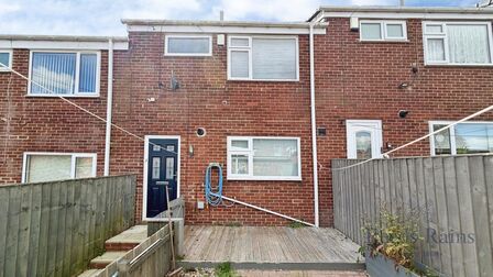 3 bedroom Mid Terrace House for sale