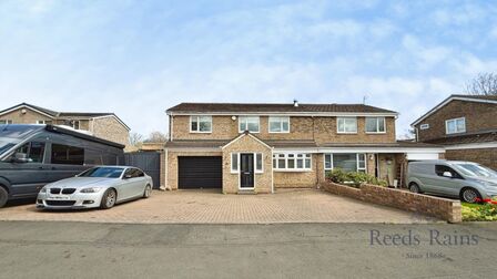 Gloucester Close, 4 bedroom Semi Detached House for sale, &pound;290,000