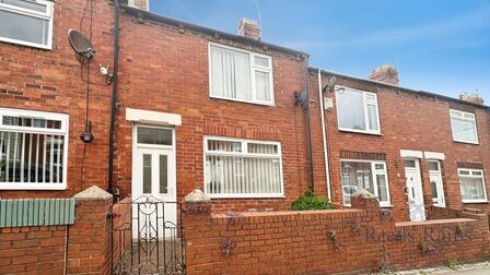 Gill Crescent North, 2 bedroom Mid Terrace House to rent, &pound;595 pcm
