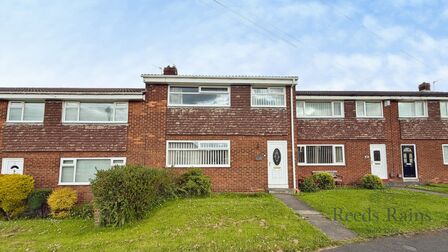 3 bedroom Mid Terrace House for sale