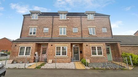 4 bedroom Mid Terrace House for sale