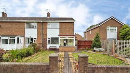 Hopgarth Gardens, 3 bedroom End Terrace House for sale, &pound;200,000