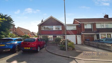 4 bedroom Semi Detached House for sale