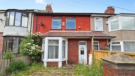 3 bedroom Mid Terrace House for sale