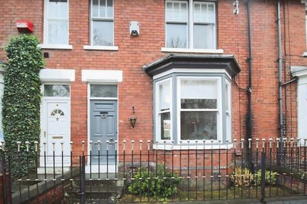 3 bedroom Mid Terrace House to rent