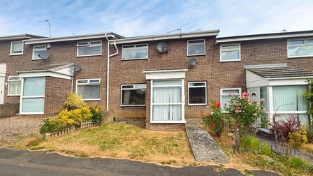 3 bedroom Mid Terrace House for sale