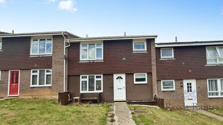3 bedroom Mid Terrace House for sale