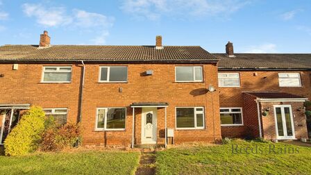 3 bedroom Mid Terrace House for sale