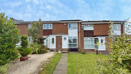 2 bedroom Mid Terrace House for sale
