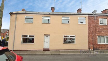 3 bedroom End Terrace House to rent