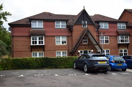 Flat 12 Stokesay Court Grange Cresc, 2 bedroom Flat to rent, &pound;1,450 pcm