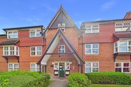 Flat 12 Stokesay Court Grange Crescent, 2 bedroom Flat to rent, &pound;1,300 pcm