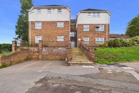 Flat 9 Valley Heights  Joyce Green, 2 bedroom Flat to rent, &pound;1,350 pcm