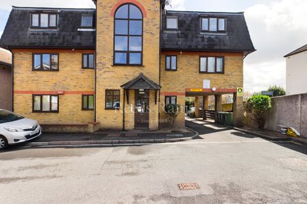 Spring Vale North, 1 bedroom  Flat to rent, £950 pcm