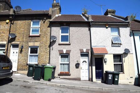 Providence Street, 2 bedroom Mid Terrace House for sale, £275,000