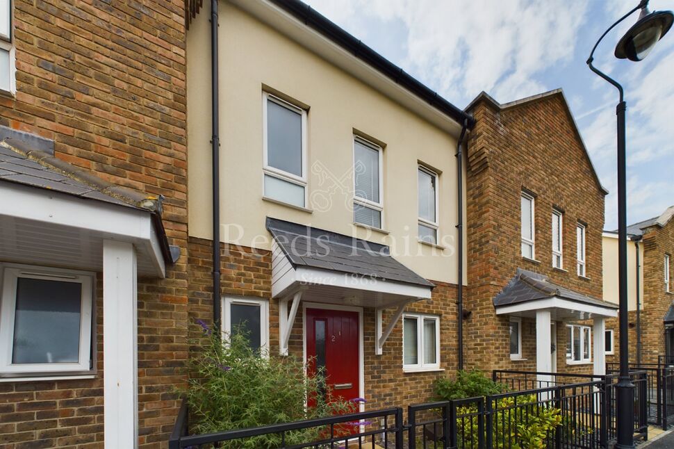Main image of 2 bedroom Mid Terrace House to rent, Vaughan Avenue, Greenhithe, Kent, DA9