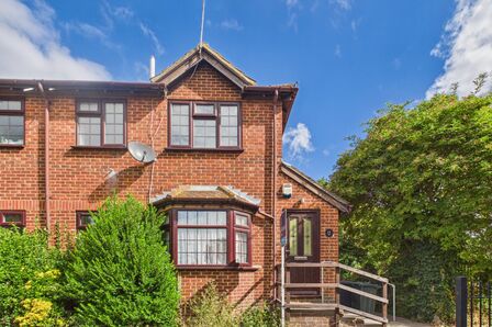 1 bedroom Mid Terrace House to rent