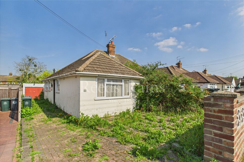 Main image of 3 bedroom Semi Detached Bungalow for sale, Harold Road, Dartford, Kent, DA2