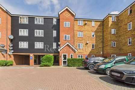 Dunlop Close, 2 bedroom  Flat for sale, £249,995