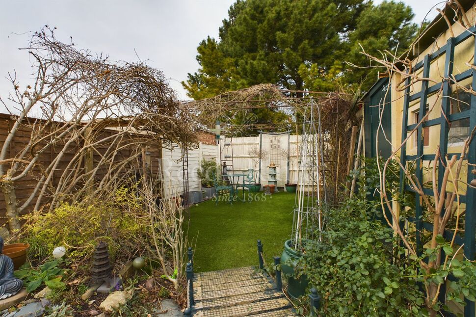 4 bedroom Semi Detached House for sale, Wilmot Road, West Dartford, DA1