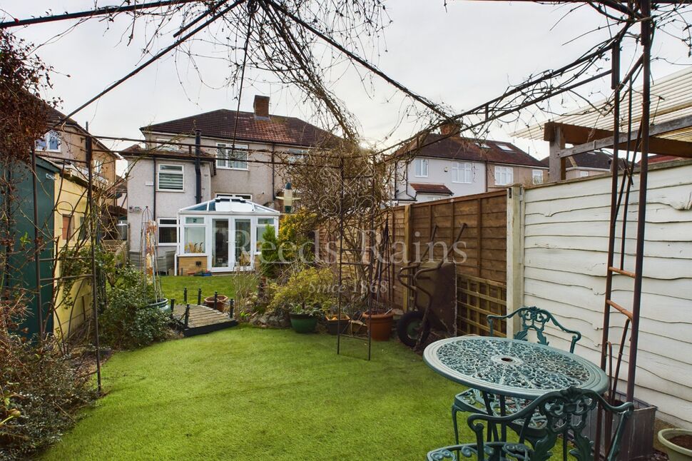 4 bedroom Semi Detached House for sale, Wilmot Road, West Dartford, DA1