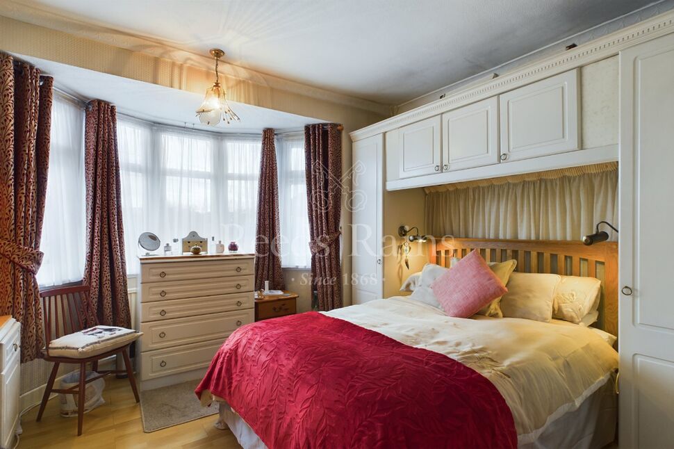 4 bedroom Semi Detached House for sale, Wilmot Road, West Dartford, DA1