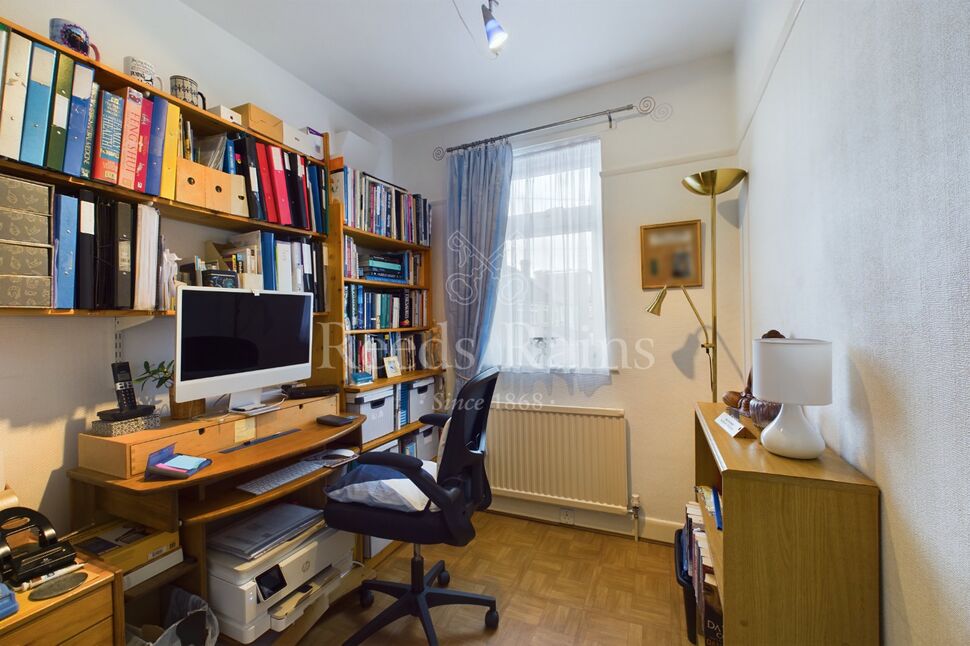 4 bedroom Semi Detached House for sale, Wilmot Road, West Dartford, DA1