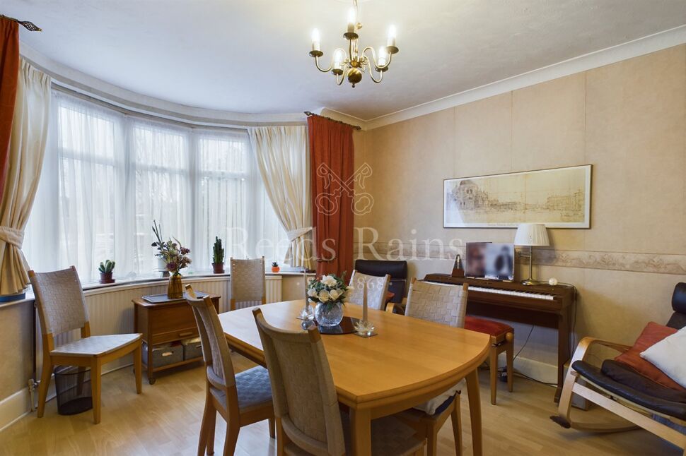 4 bedroom Semi Detached House for sale, Wilmot Road, West Dartford, DA1