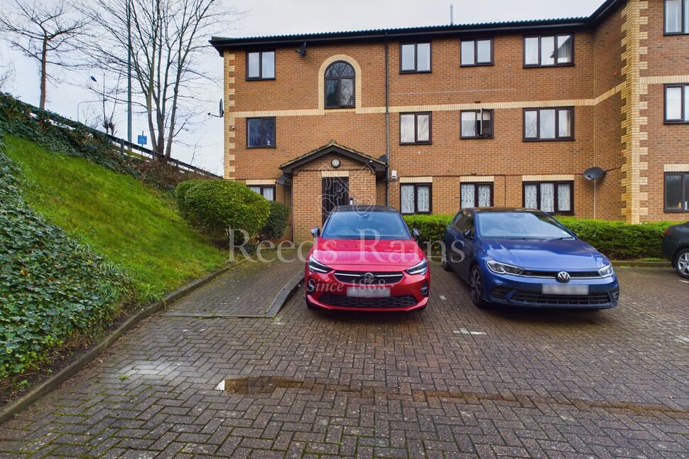 Main image of 1 bedroom  Flat for sale, Winston Close, Greenhithe, Kent, DA9