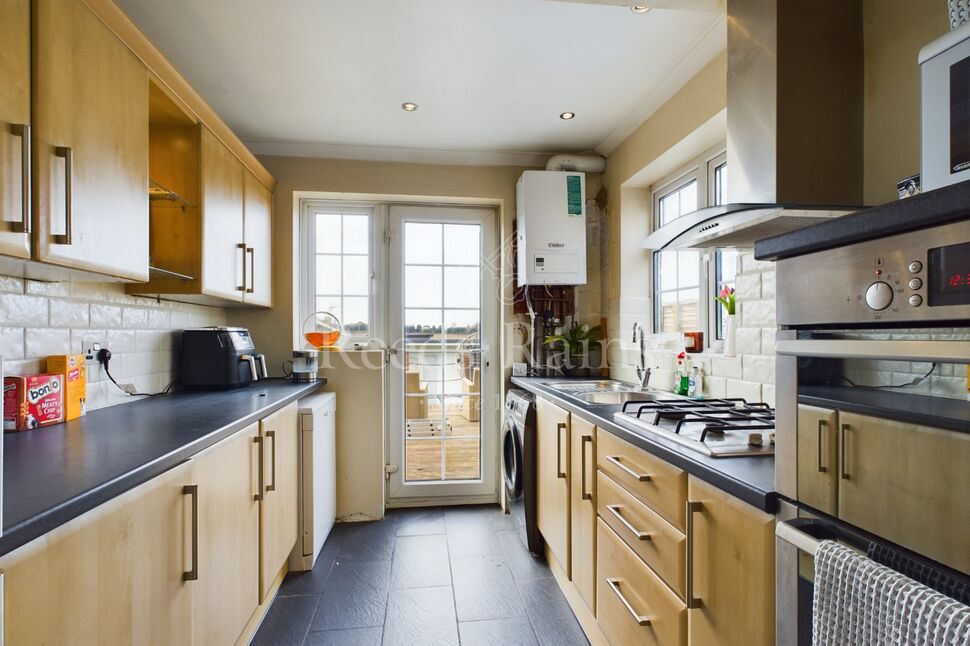 3 bedroom Semi Detached House for sale, Coombfield Drive, Dartford, DA2