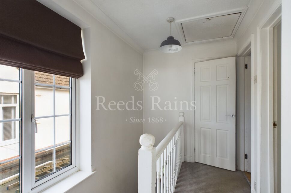 3 bedroom Semi Detached House for sale, Coombfield Drive, Dartford, DA2