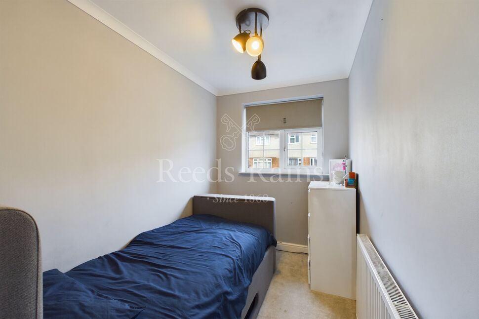 3 bedroom Semi Detached House for sale, Coombfield Drive, Dartford, DA2