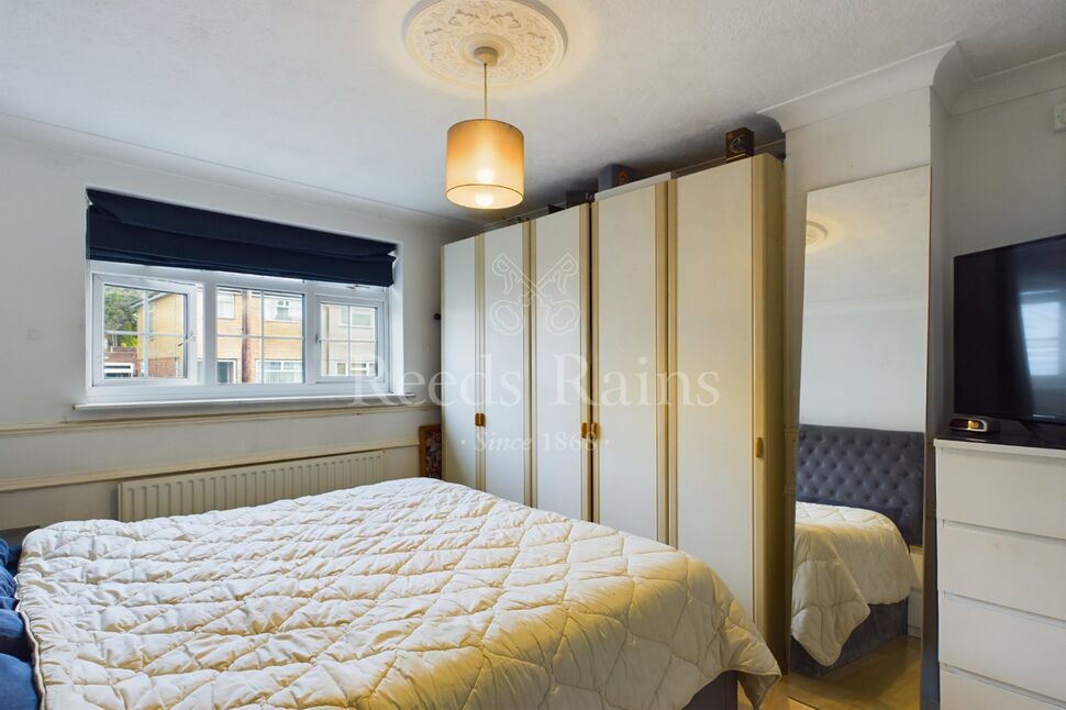 3 bedroom Semi Detached House for sale, Coombfield Drive, Dartford, DA2