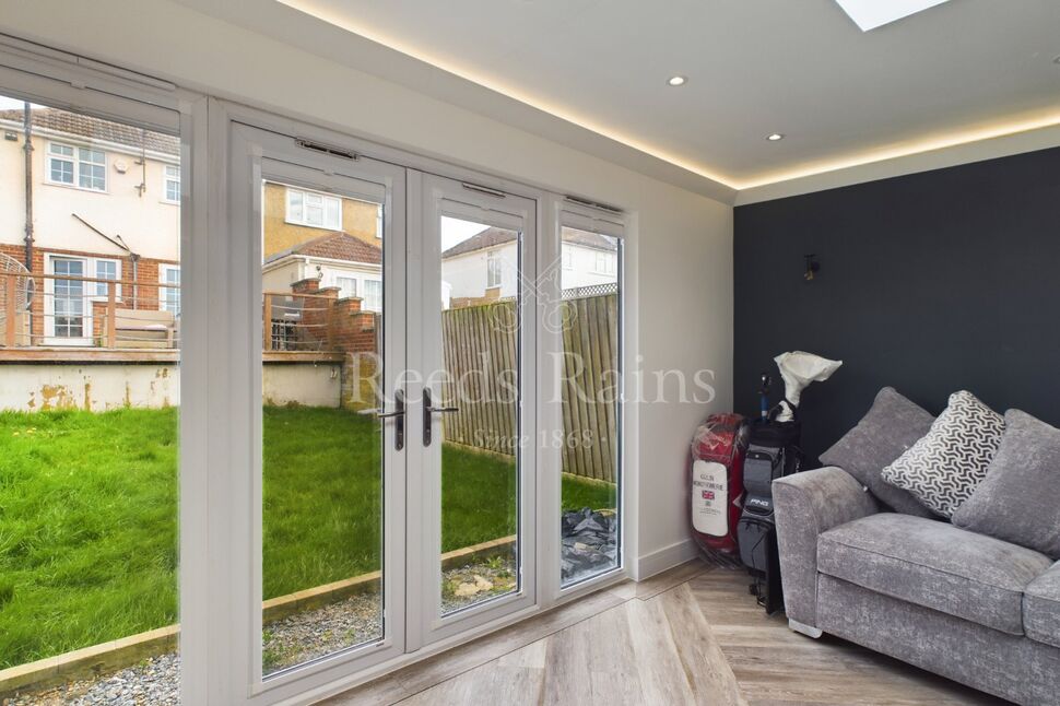 3 bedroom Semi Detached House for sale, Coombfield Drive, Dartford, DA2