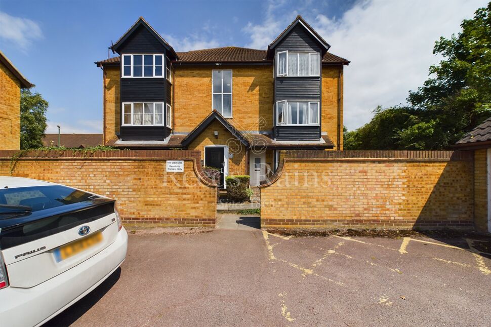 Main image of Flat for sale, Knights Manor Way, Dartford, Kent, DA1