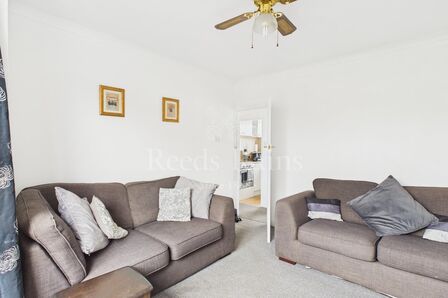 Burnham Crescent, 2 bedroom  Flat for sale, £215,000