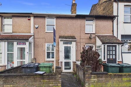 2 bedroom Mid Terrace House for sale
