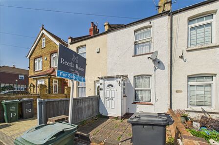 3 bedroom Mid Terrace House for sale