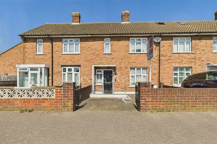 2 bedroom Mid Terrace House for sale