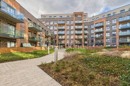 William Mundy Way, 2 bedroom  Flat for sale, £325,000