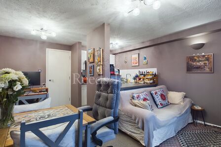 1 bedroom  Flat for sale
